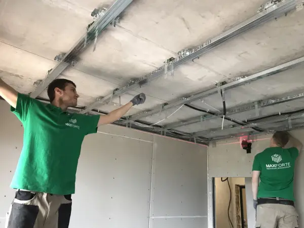 Потолок с шумоизоляцией. Шумоизоляция потолка в квартире. Шумоизоляция квартиры материалы для потолка. Шумоизоляция гкл кнауф. Шумоизоляция потолка с проводкой.